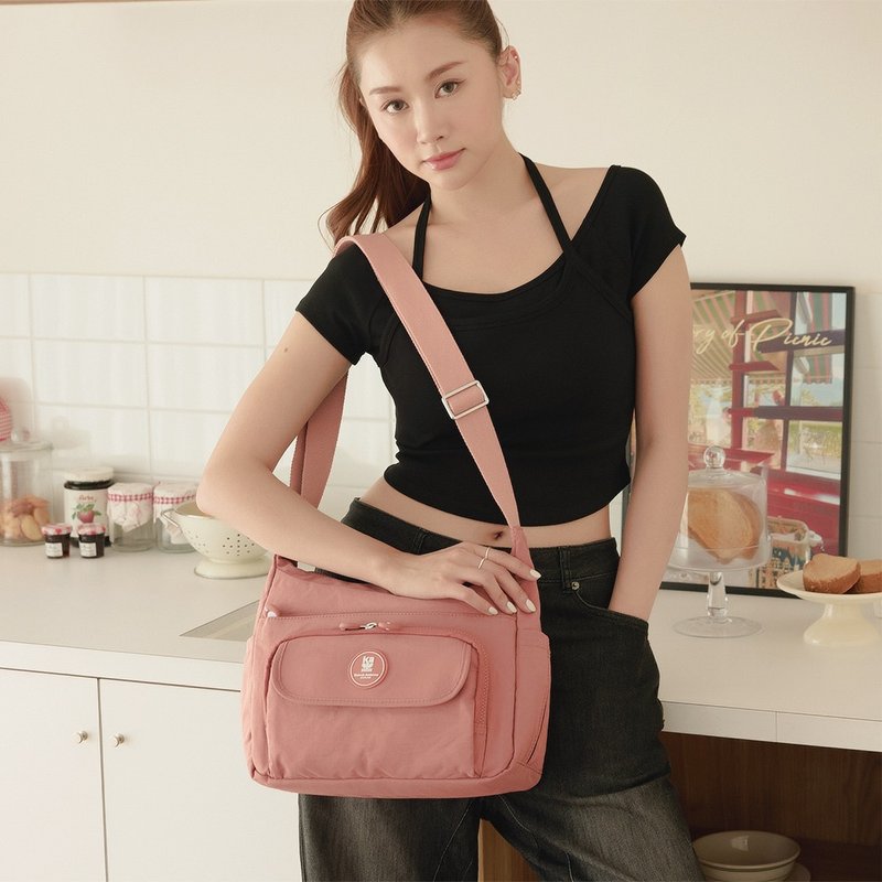 【Kinloch Anderson】FRANCIS 大容量斜侧包 -桃红色 - 侧背包/斜挎包 - 尼龙 红色