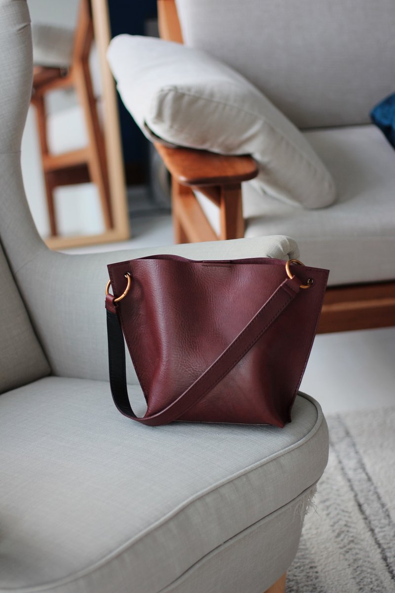 手工手缝植鞣革真皮背包单肩包 - 侧背包/斜挎包 - 真皮 红色