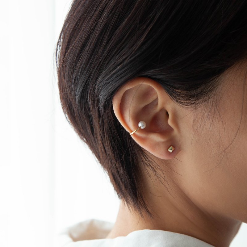 珍珠耳骨夹 | 设计师款 | 百搭。纯银。抗过敏 - 耳环/耳夹 - 纯银 金色