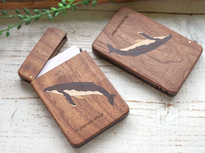 Wooden business card holder humpback whale walnut - 名片夹/名片盒 - 木头 咖啡色