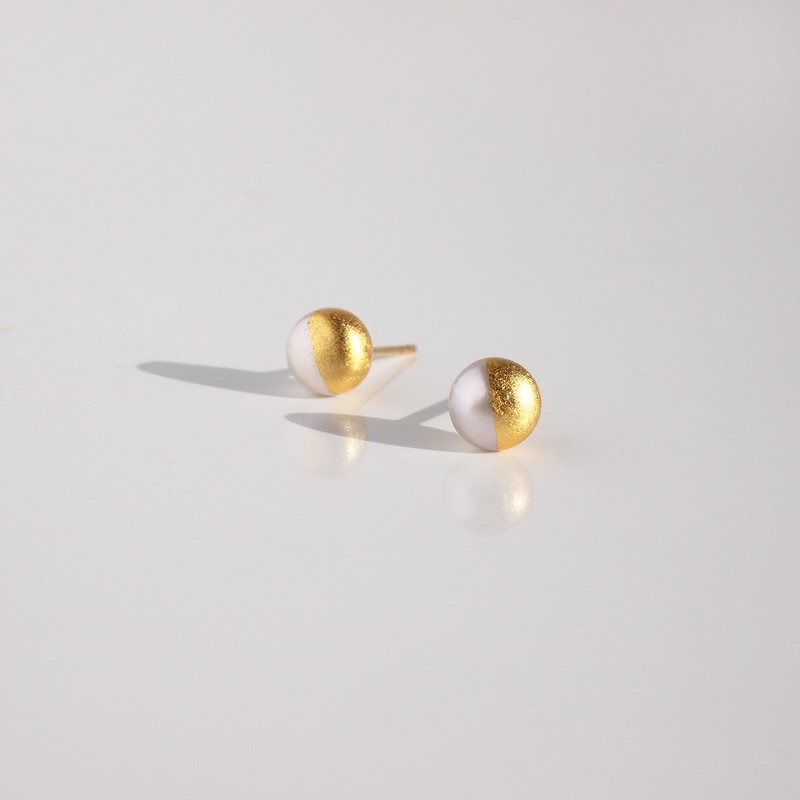 金箔珍珠耳针金白6mm 单颗淡水珍珠耳针防过敏 - 耳环/耳夹 - 宝石 金色