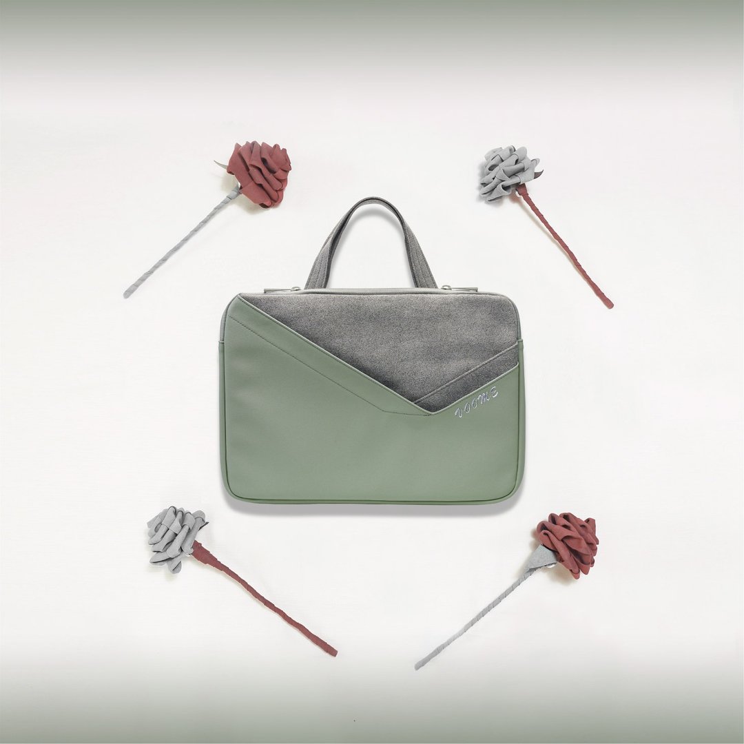 【情人节限定】 V laptop sleeve 免费定制化绣字。笔电包。电脑包。定制化。英文字母。刺绣。情人节礼物。 - 电脑包 - 人造皮革 绿色