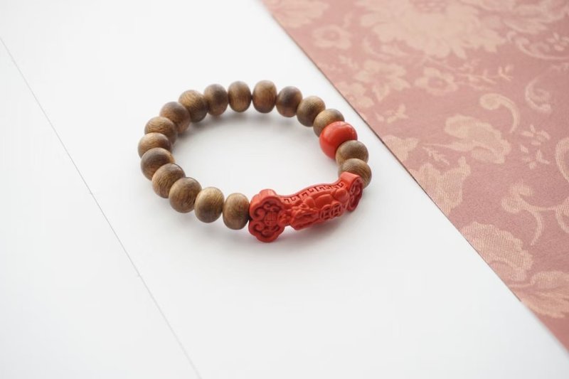 天然朱砂貔貅沉香盘珠手链高含量红砂貔貅弯管搭配木盘珠文玩手链 - 手链/手环 - 木头 