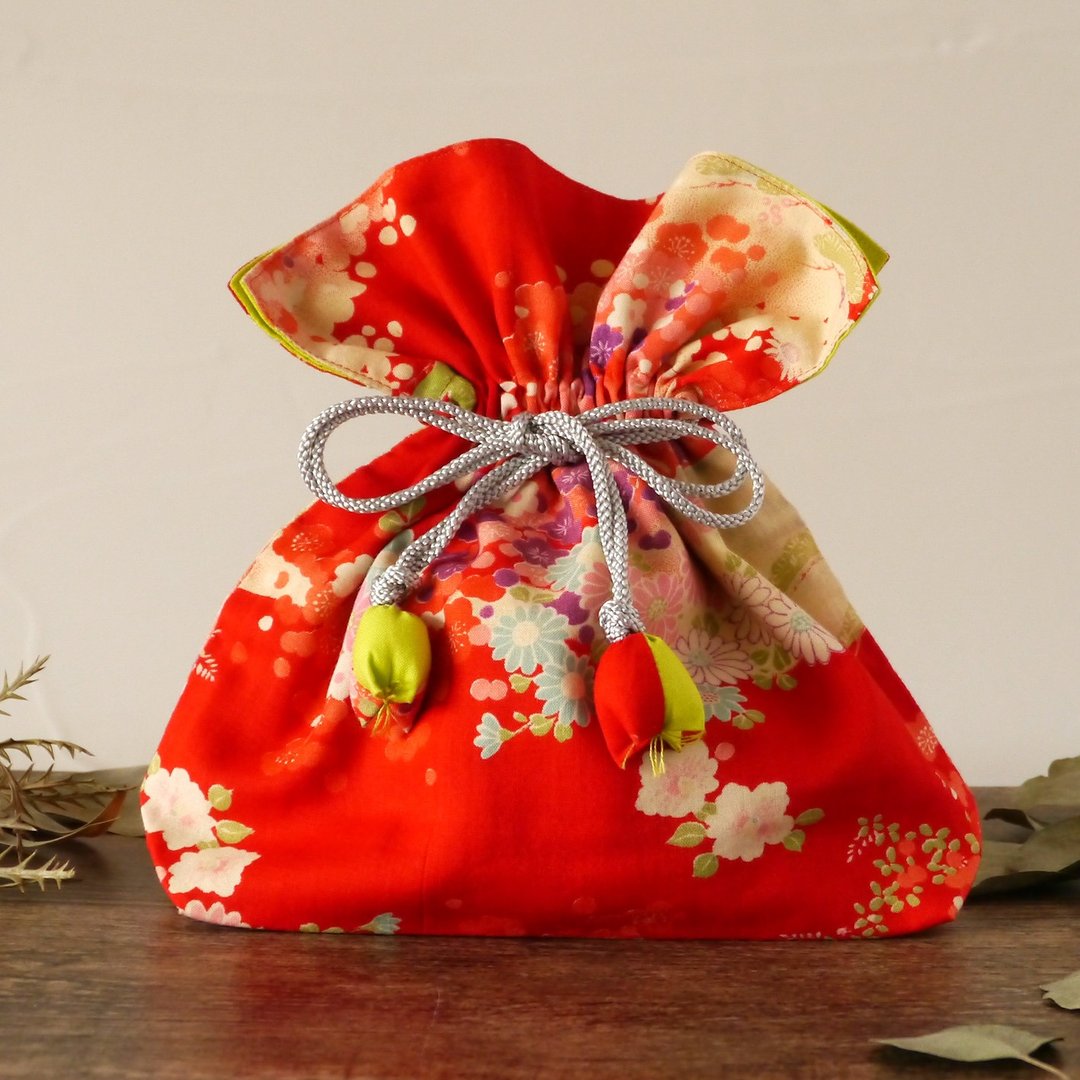 Antique Kimono Drawstring purse FUGURO medium size that brings happiness - 化妆包/杂物包 - 棉．麻 红色