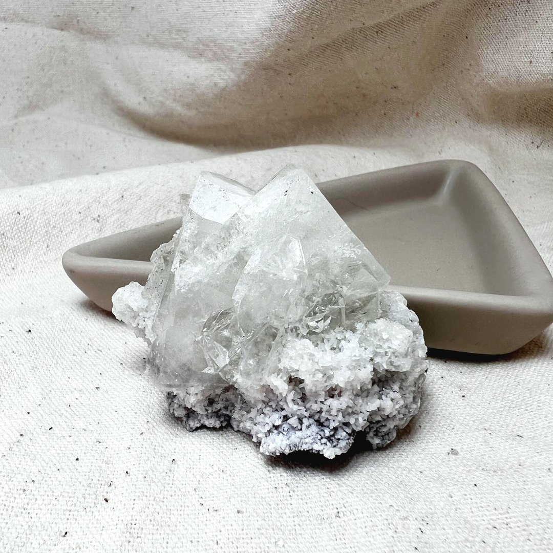 淡绿。原矿 疗愈 一图一物 摆件 消磁  l 绿色鱼眼石 方块鱼眼 l - 摆饰 - 水晶 多色