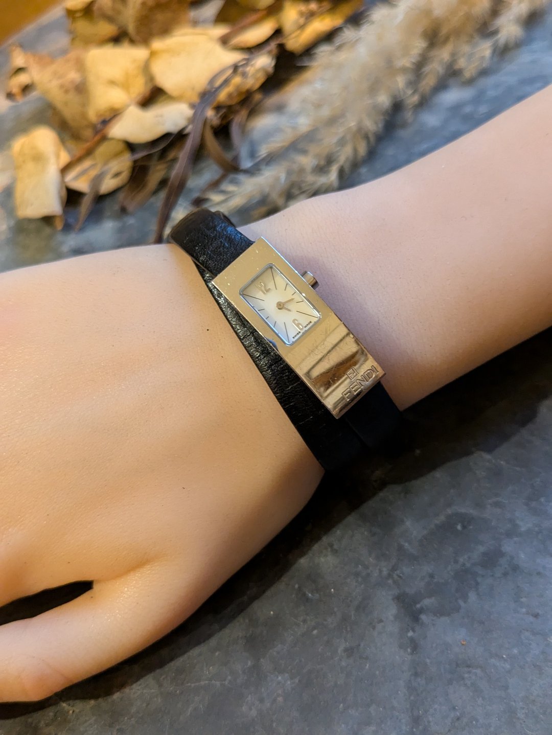FENDI 两圈皮环 (中古)石英表 - 女表 - 其他金属 银色