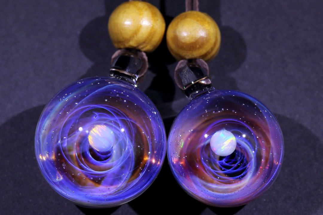 情侣款宇宙玻璃颈链吊坠20mm+23mm - 颈链 - 玻璃 紫色