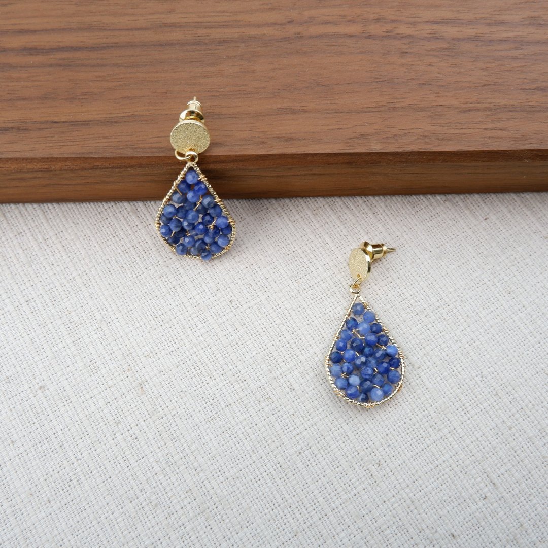Sodalite Teardrop Post Earring - 耳环/耳夹 - 绣线 蓝色