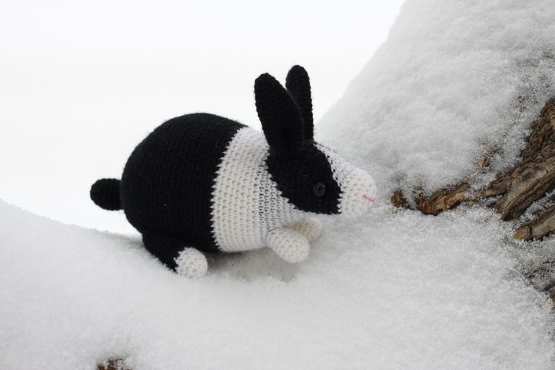 Black and white rabbit, Crochet rabbit, Crochet rabbit Stuffed toy, rabbit toy - 玩具/玩偶 - 羊毛 