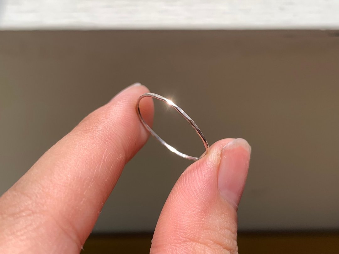 停售 - // 心愿 // -  0.8 mm 锻敲水波纹银戒 - 戒指 - 纯银 银色