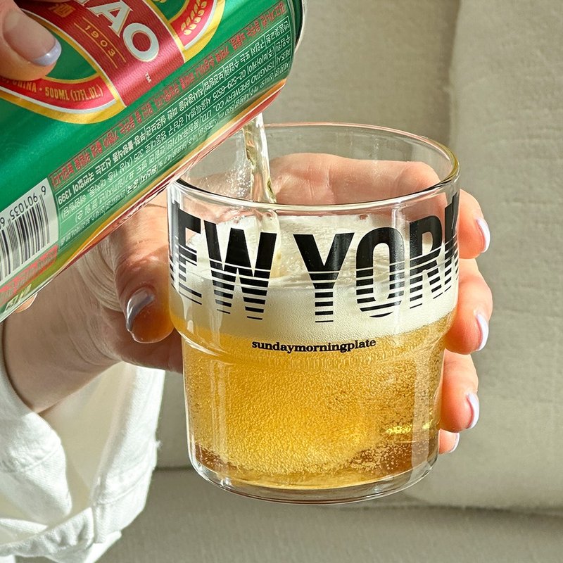 纽约市的新玻璃 - 玻璃杯 - 玻璃 