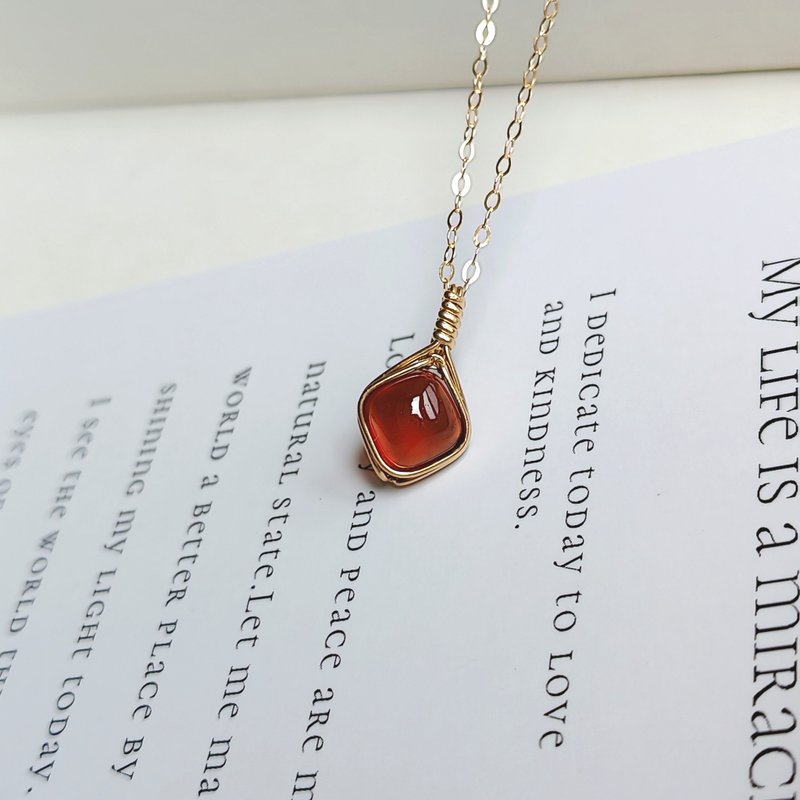 弧面石榴石吊墜 大顆菱形紅石榴石項鍊一月誕生石礼物14k包金墜饰 - 项链 - 半宝石 