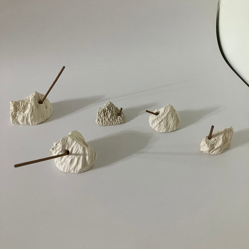 Wendyyu【守山】线香山径－陶瓷 扩香 焚香 装饰道具 圣诞礼物 - 香薰/精油/线香 - 陶 白色
