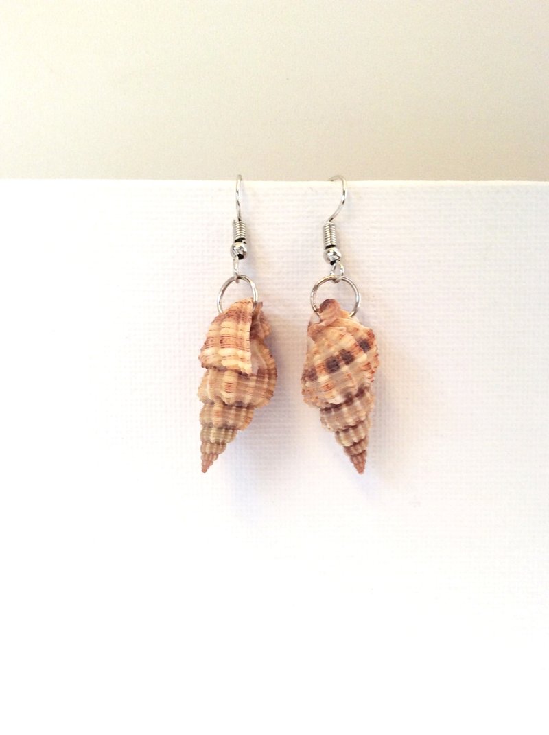 Conch Shellfish Earrings*Handmade natural shells earrings*Dangle earrings - 耳环/耳夹 - 其他材质 咖啡色