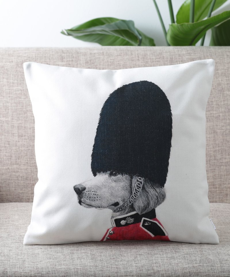 Jubilee 天然亚麻材质 抱枕套 柔软触感 英国皇家卫队 狗狗款 - 枕头/抱枕 - 棉．麻 多色