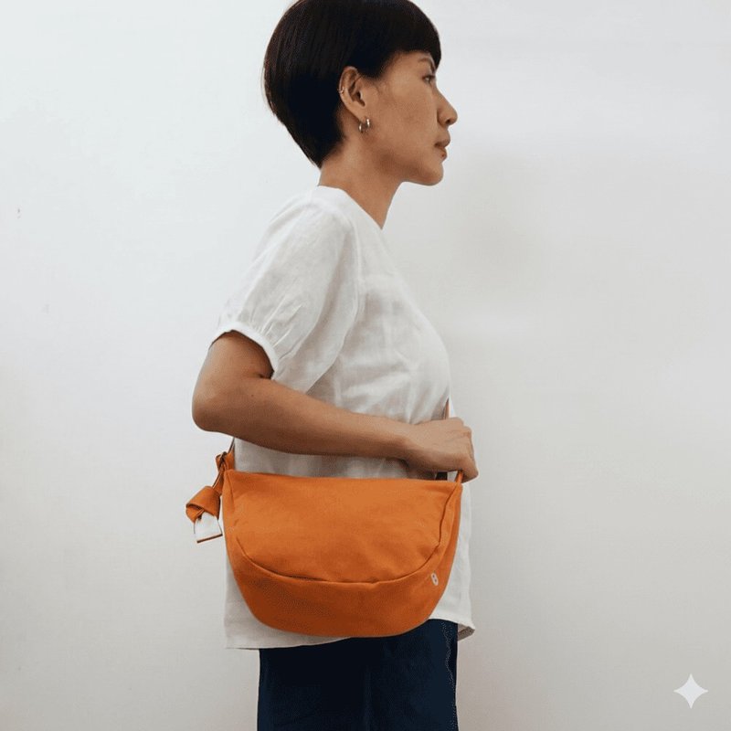 Mogu /侧背帆布袋 /柿子橘 /盈月 - 侧背包/斜挎包 - 棉．麻 橘色