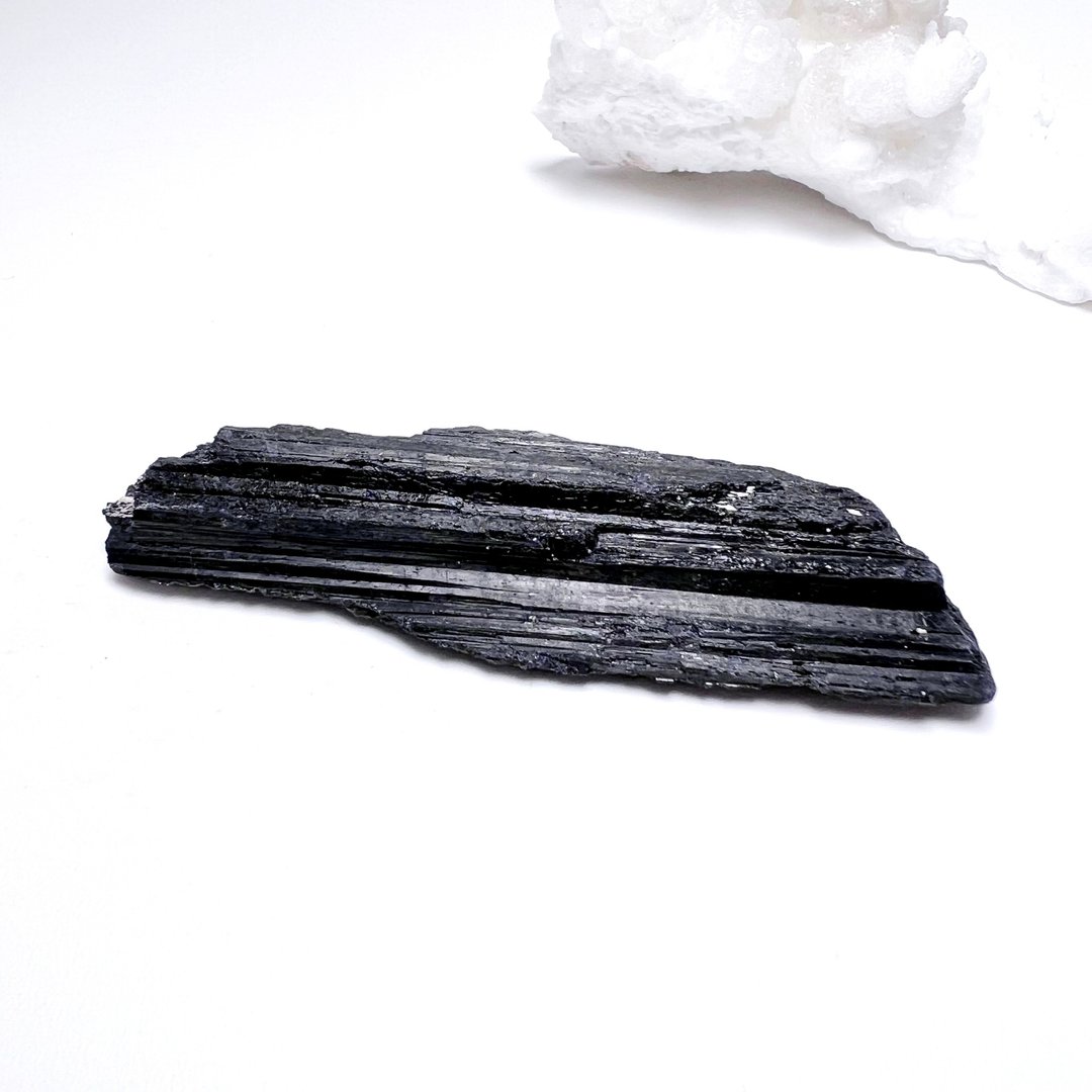 黎明。原矿  疗愈 避邪 净化 l 黑碧玺原石 共生矿 l - 摆饰 - 宝石 黑色