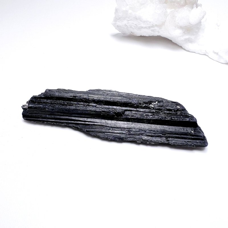 黎明。原矿  疗愈 避邪 净化 l 黑碧玺原石 共生矿 l - 摆饰 - 宝石 黑色