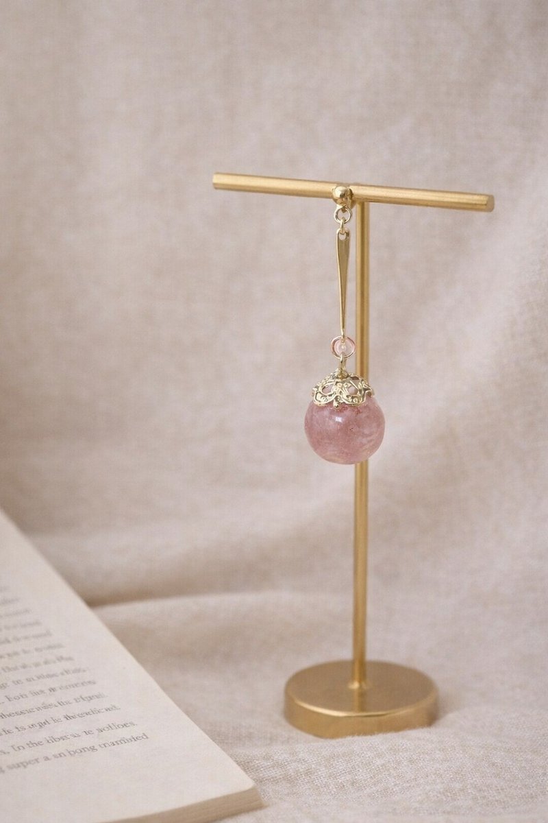 ㄧ颗大草莓招桃花14k金水晶耳环 - 耳环/耳夹 - 水晶 粉红色