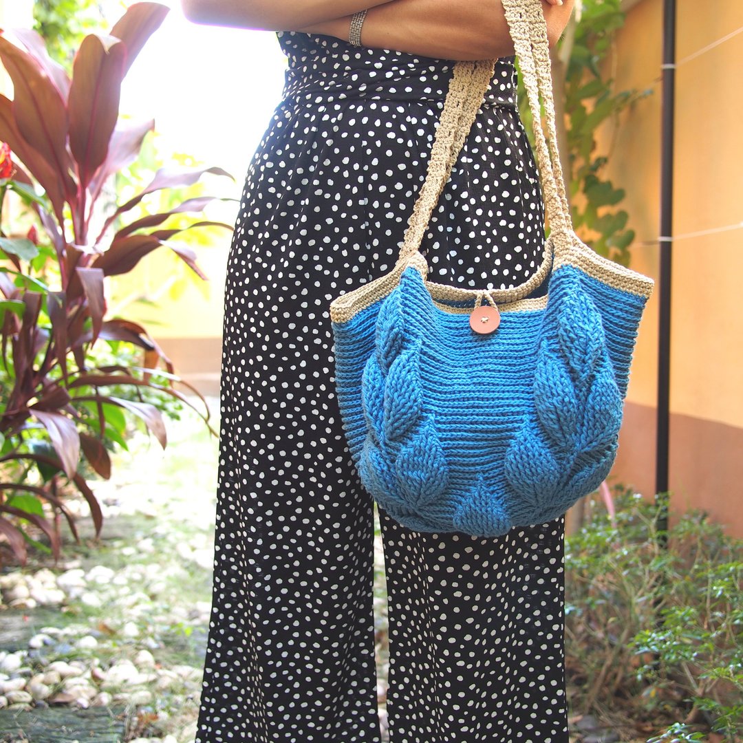 Handmade Crochet Tote Bag Leaf Embossed Minimalist Style, Blue Turquoise - 手提包/手提袋 - 其他材质 蓝色