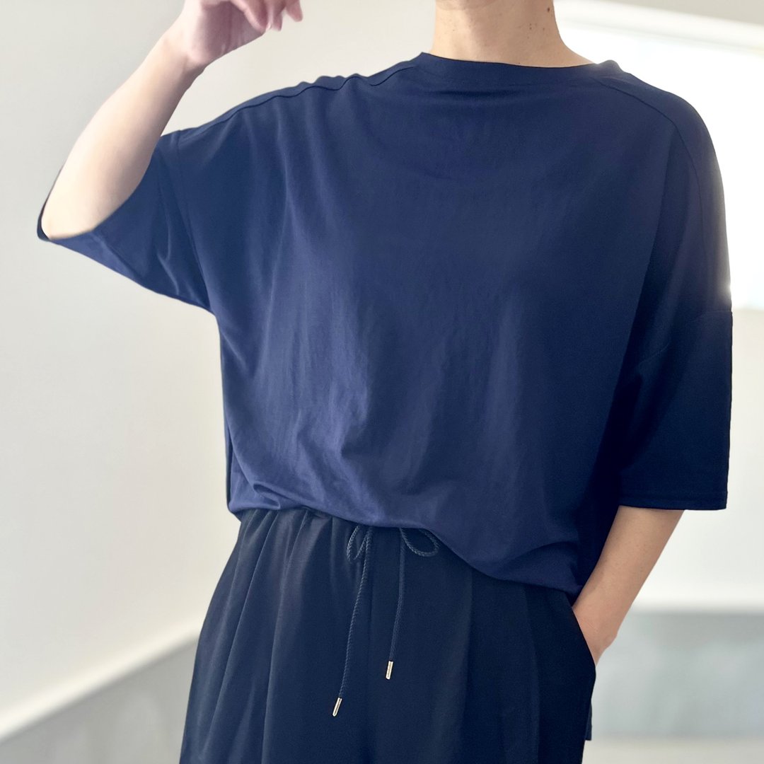 【接触凉感】侧边开衩 宽松廓形短袖套头衫 5色可选【海军蓝】2025年重新设计款 - 女装 T 恤 - 尼龙 蓝色