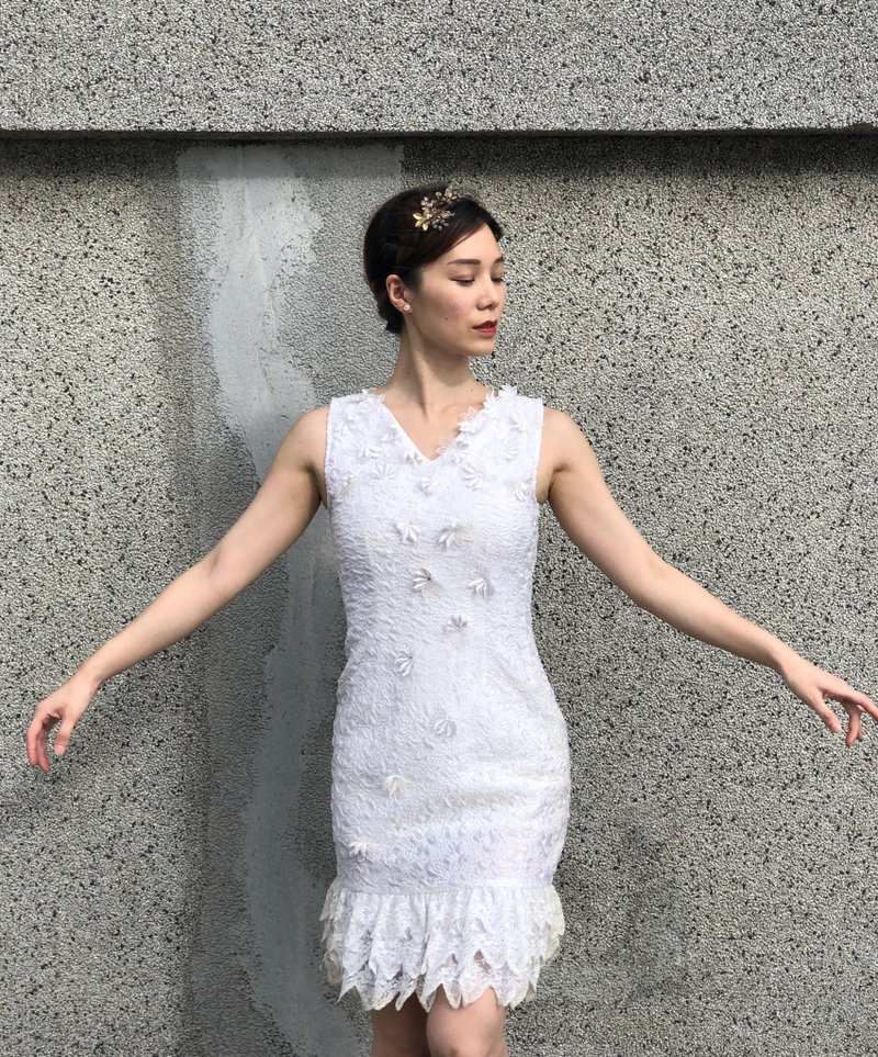 白天鹅飘花短裙洋装 - 洋装/连衣裙 - 其他材质 