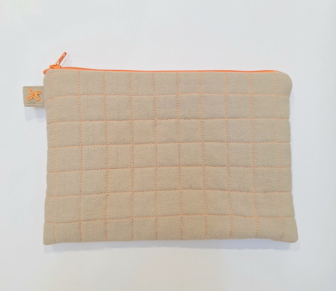 【 MY HANDMADE 】 橘线小日常收纳包  l 化妆包l 亚麻布l 手工制 - 化妆包/杂物包 - 棉 卡其色