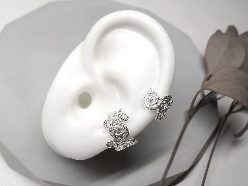 S Lee 蕾丝创作系列-玫瑰花/耳骨夹/ear cuff (925银 ) - 耳环/耳夹 - 纯银 