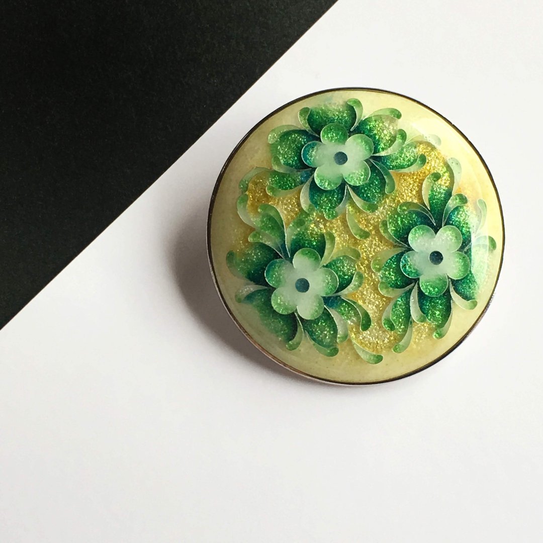 Arabesque cloisonne brooch [Bright Green] Pure silver-clad wired cloisonne - 胸针 - 其他材质 绿色