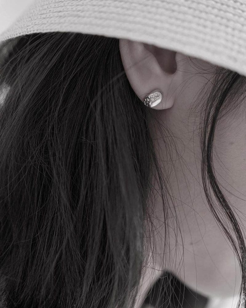 蚀刻纹豆形耳环_925银 - 耳环/耳夹 - 纯银 