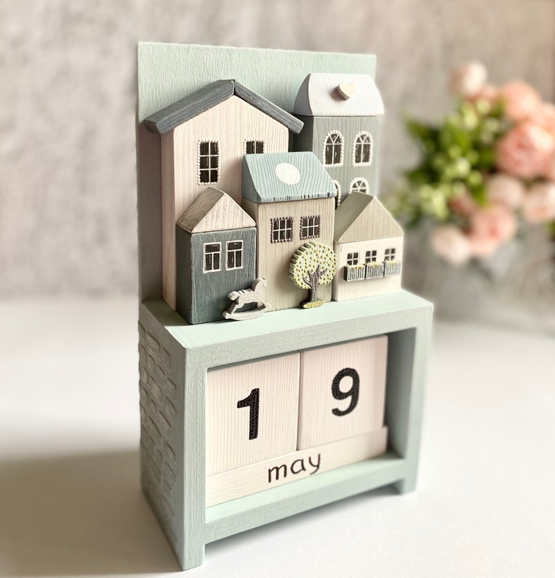 Wooden perpetual calendar with miniature houses for home decor. - 年历/台历 - 木头 灰色