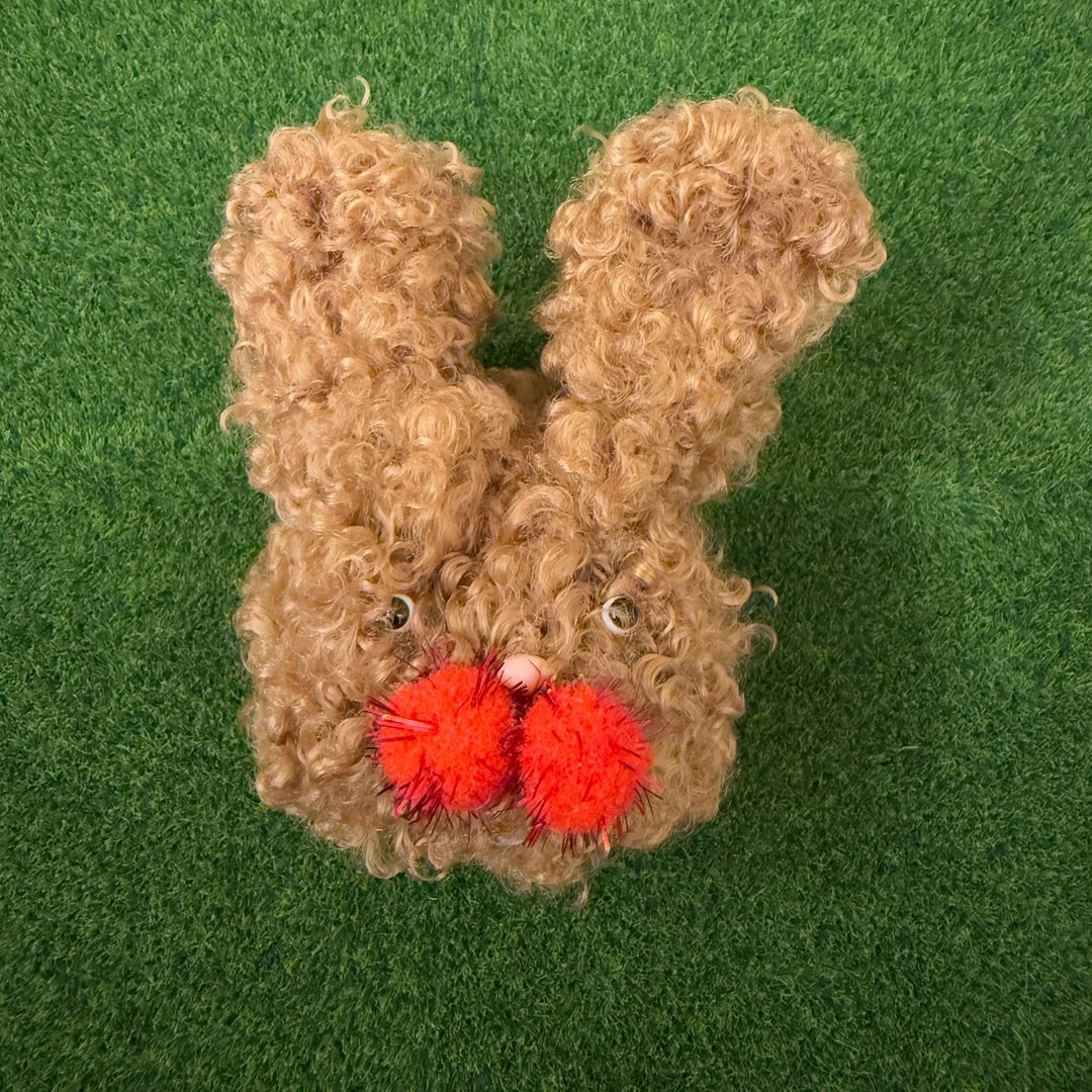 咖啡兔卷卷毛头吊饰5cm红脸颊-毛根扭扭棒手作吊饰/モール - 玩偶/公仔 - 其他材质 咖啡色