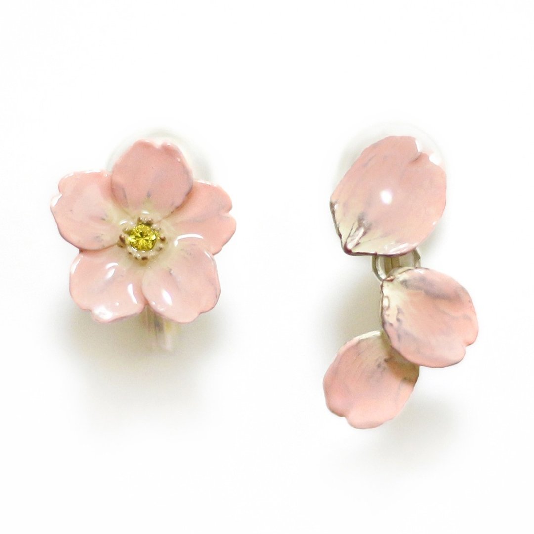 Sakura Hirari Clip-On Floating Sakura Earring EA120 - 耳环/耳夹 - 其他金属 粉红色