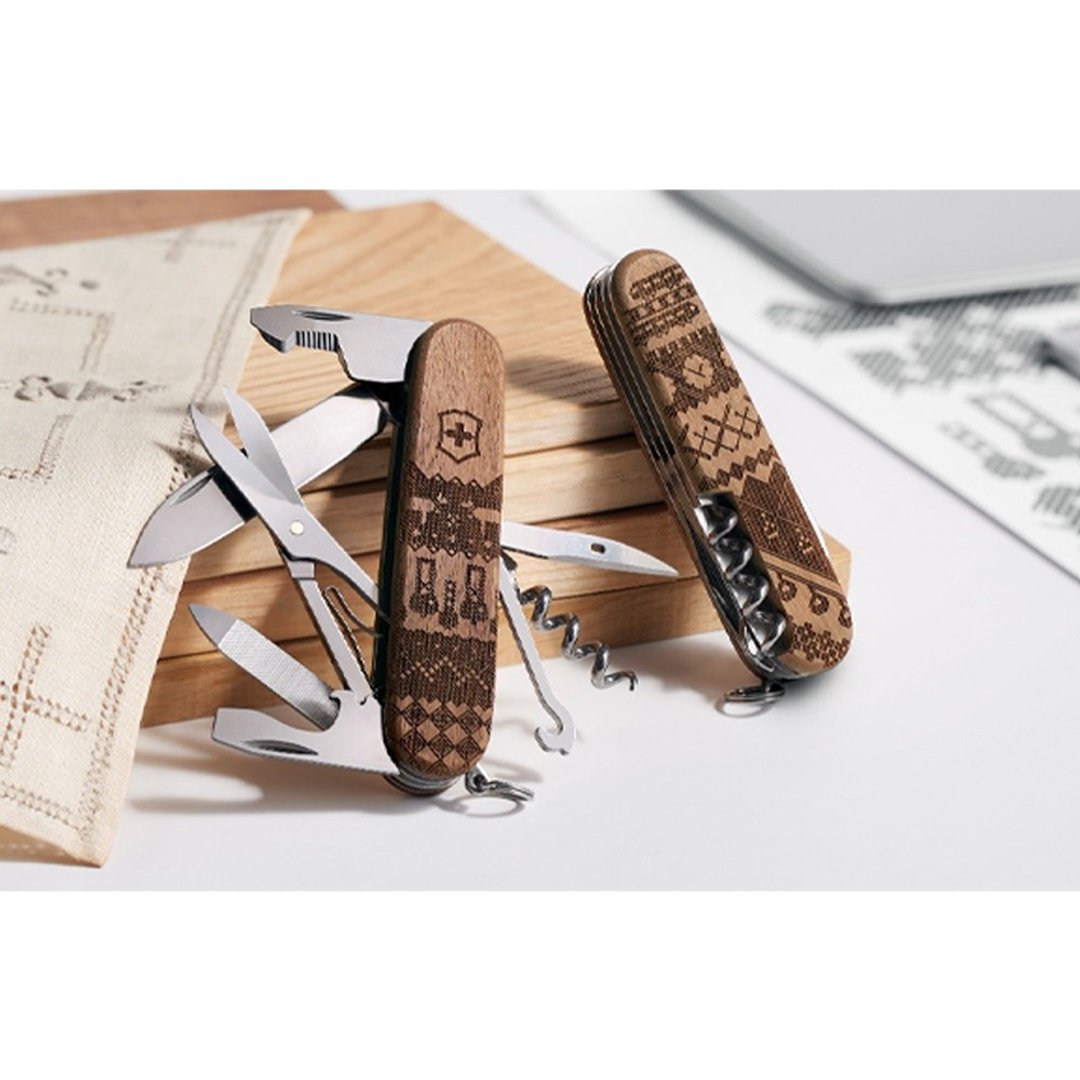VICTORINOX 瑞士维氏 2023限定款 13用 91mm 木头 1.3901.63L23 - 露营用品 - 木头 卡其色