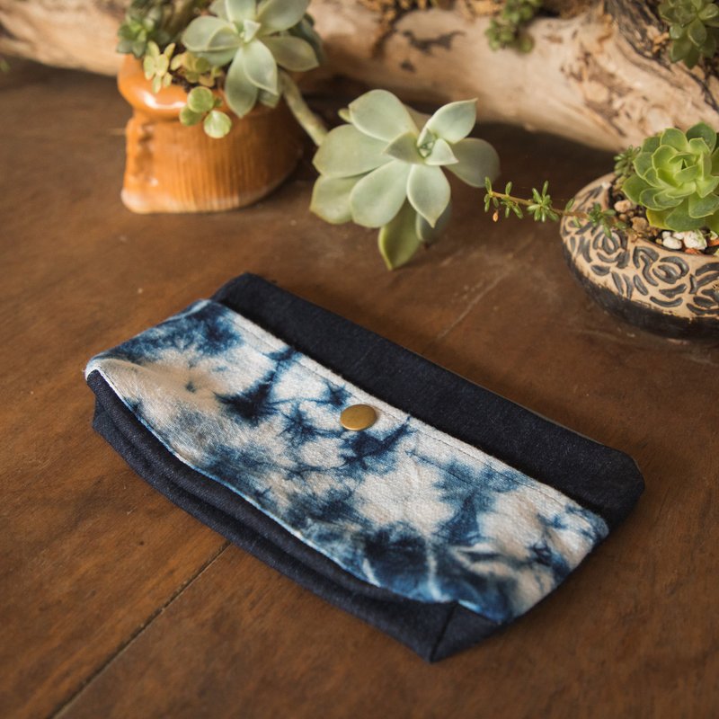 绞染水晶。铅笔盒/化妆包/手机袋。天然蓝染 - 化妆包/杂物包 - 棉．麻 蓝色