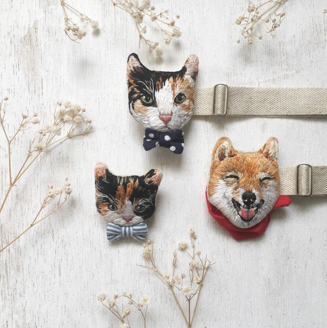 Customize Pet Embroidery Brooch and Bowtie - 胸针 - 棉．麻 