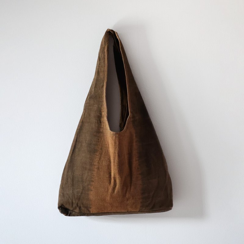 草木染自在包 / 适合日常轻松自在使用的棉麻包 - 侧背包/斜挎包 - 棉．麻 