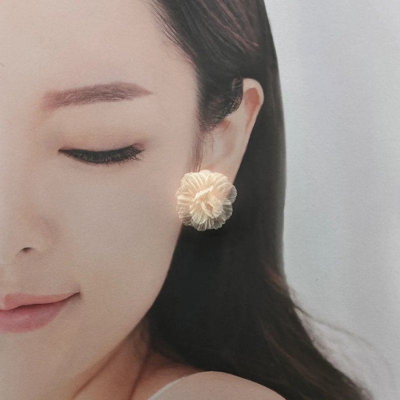 Innocence 纯真典雅温柔橘金纱小贴耳耳环 - 耳环/耳夹 - 其他材质 白色