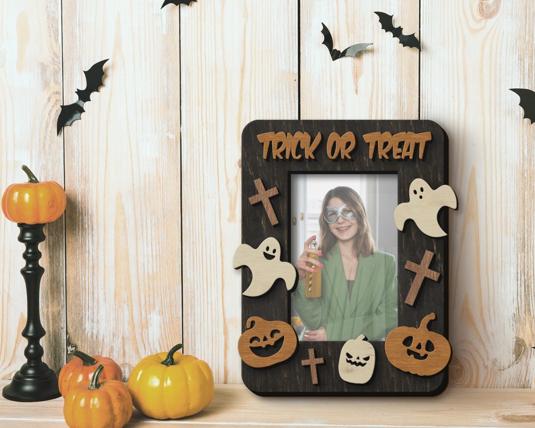 Halloween picture frame 10x15 photo frame Wooden wall decor Trick or treat sign - 画框/相框 - 木头 多色