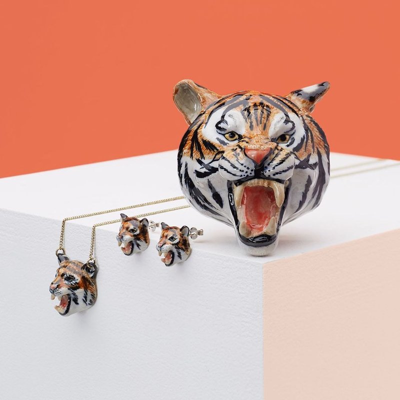 AndMary 手绘瓷耳环-老虎 礼盒装  Roaring Tiger Earrings - 耳环/耳夹 - 瓷 金色