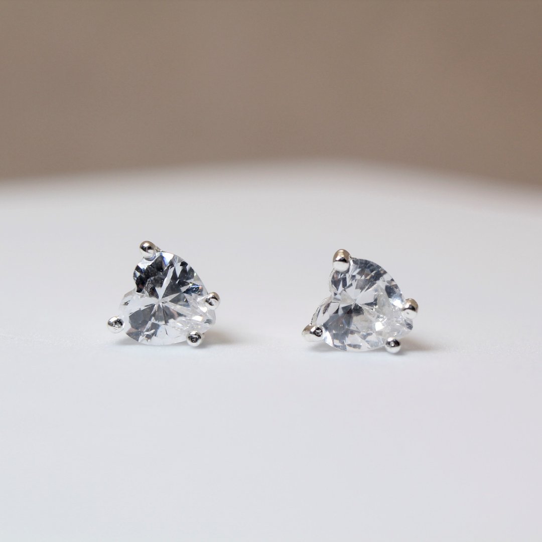 【SWS饰品】迷你爱心单钻耳环 / 5mm。爱心系列。纯银耳环 - 耳环/耳夹 - 纯银 银色