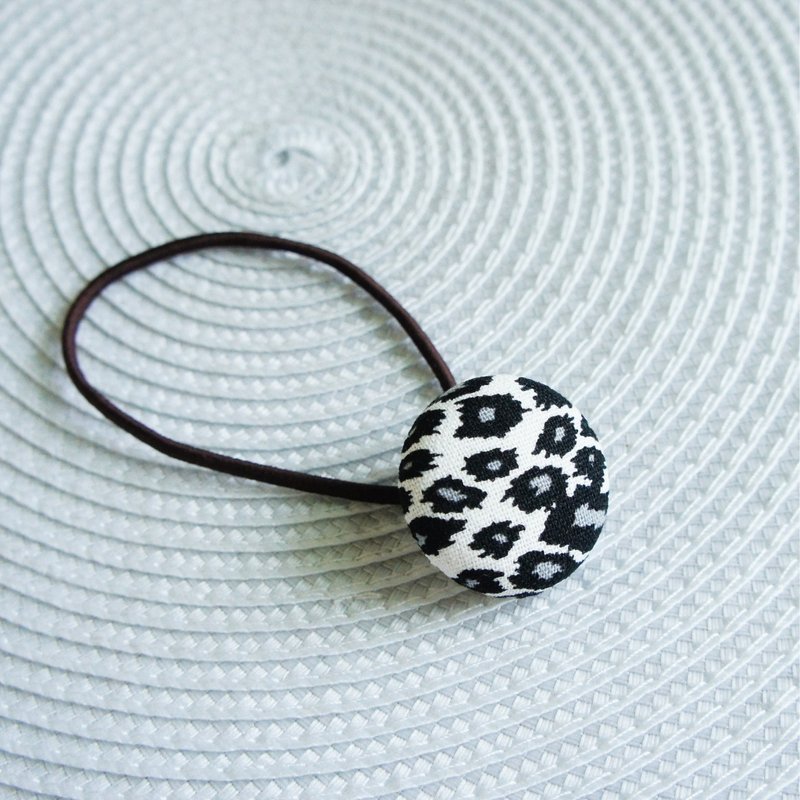 Lovely【豹纹包扣松紧发束】黑豹 (1个) - 发饰 - 棉．麻 黑色