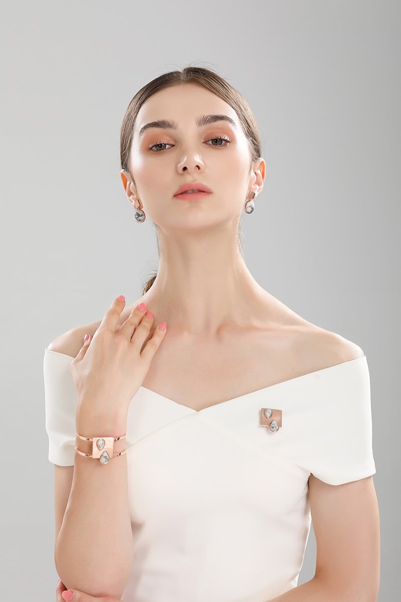 【毕业礼物】【圣诞礼物】铜镀玫瑰金白纹石开口均码手环 - 手链/手环 - 半宝石 白色