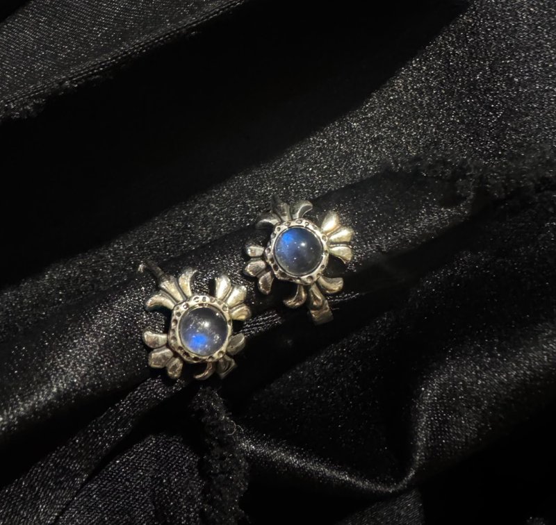 Nuwn 纯银 耳环 中性 光谱石 拉长石 耳环 十字架 耳环 耳扣 - 耳环/耳夹 - 宝石 蓝色