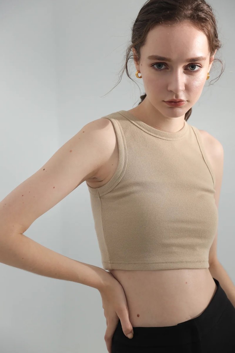 Classic Ribbed Crop Top - Sand |  包覆罗纹削肩背心 - 灰卡其 - 女装背心 - 棉．麻 卡其色
