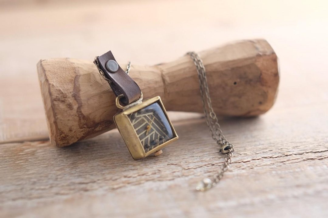 [Make-to-order production] Wrist watch from the neck ami brown sn N007 - 女表 - 其他金属 金色
