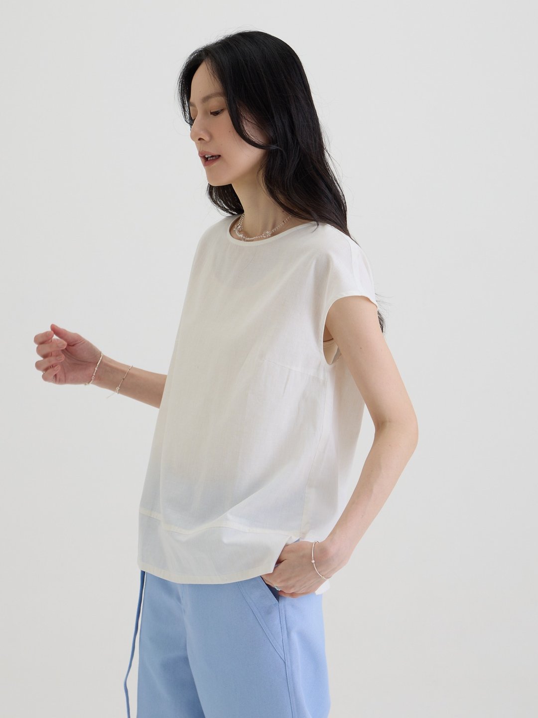 小憩时光圆领上衣 - 白色 - 女装 T 恤 - 棉．麻 白色