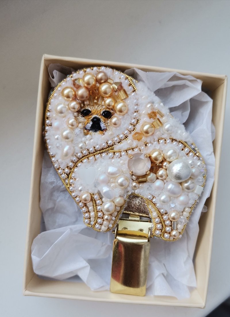 Pomeranian pet portrait brooch, pomeranian jewelry, dog show number clip, - 胸针 - 玻璃 金色