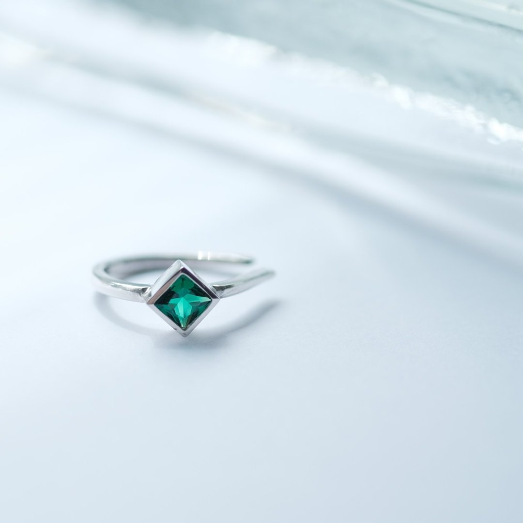 Emerald Square Ear Cuff Silver 925 - 耳环/耳夹 - 其他金属 绿色