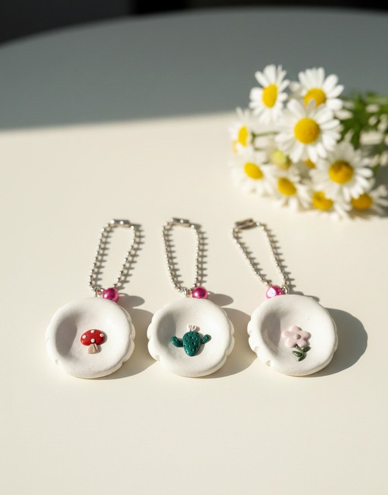 Worry Stone 钥匙圈 舒压石，手工制作，尺寸 3 厘米。售价/1 件 - 吊饰 - 其他材质 白色